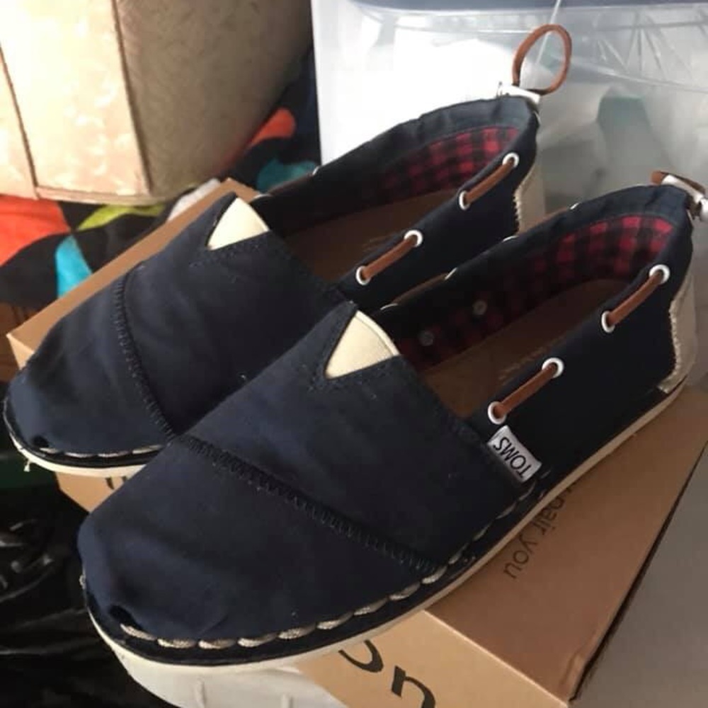 Toms